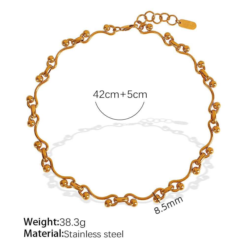 2:Xl281 gold necklace