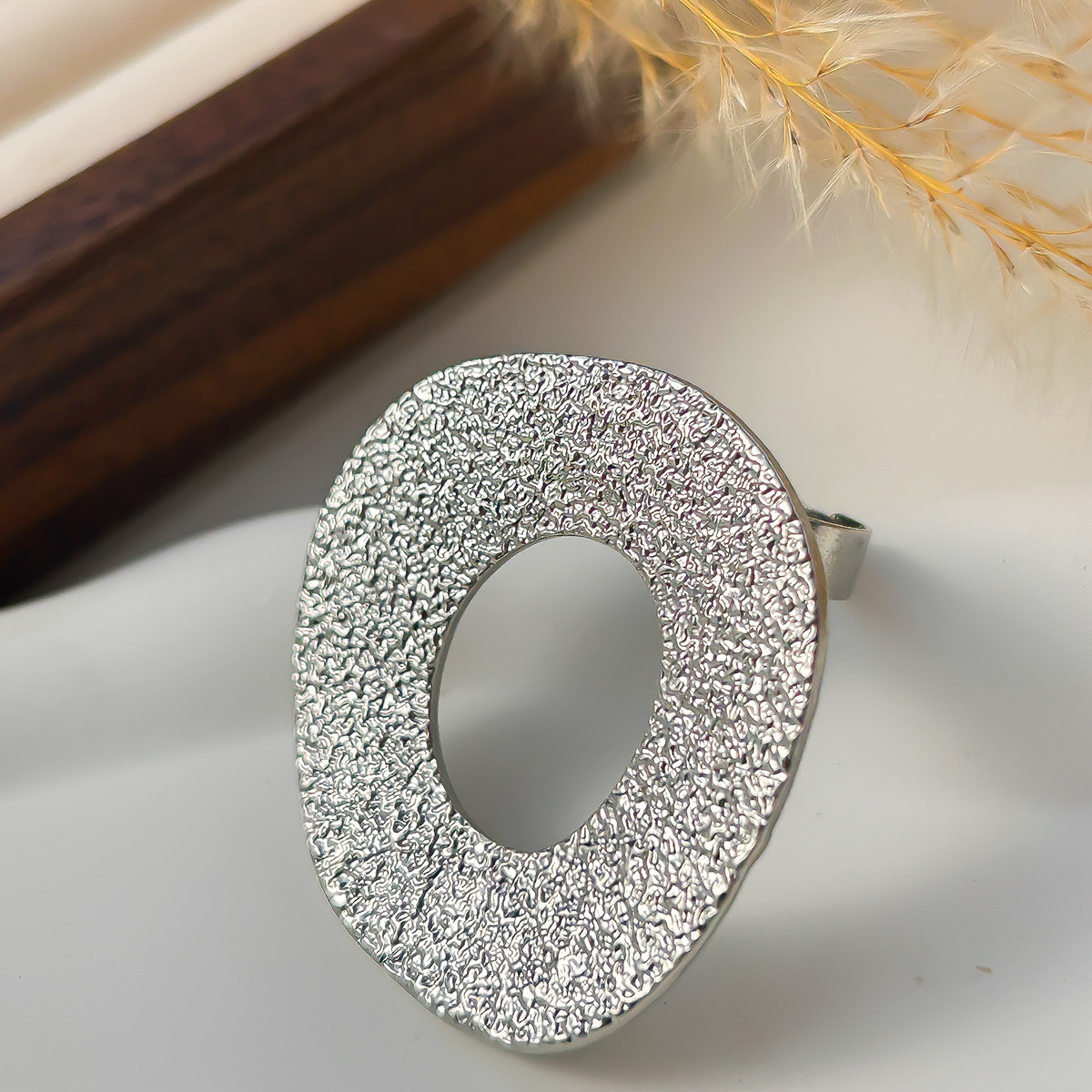 4:02 white k ring 0891