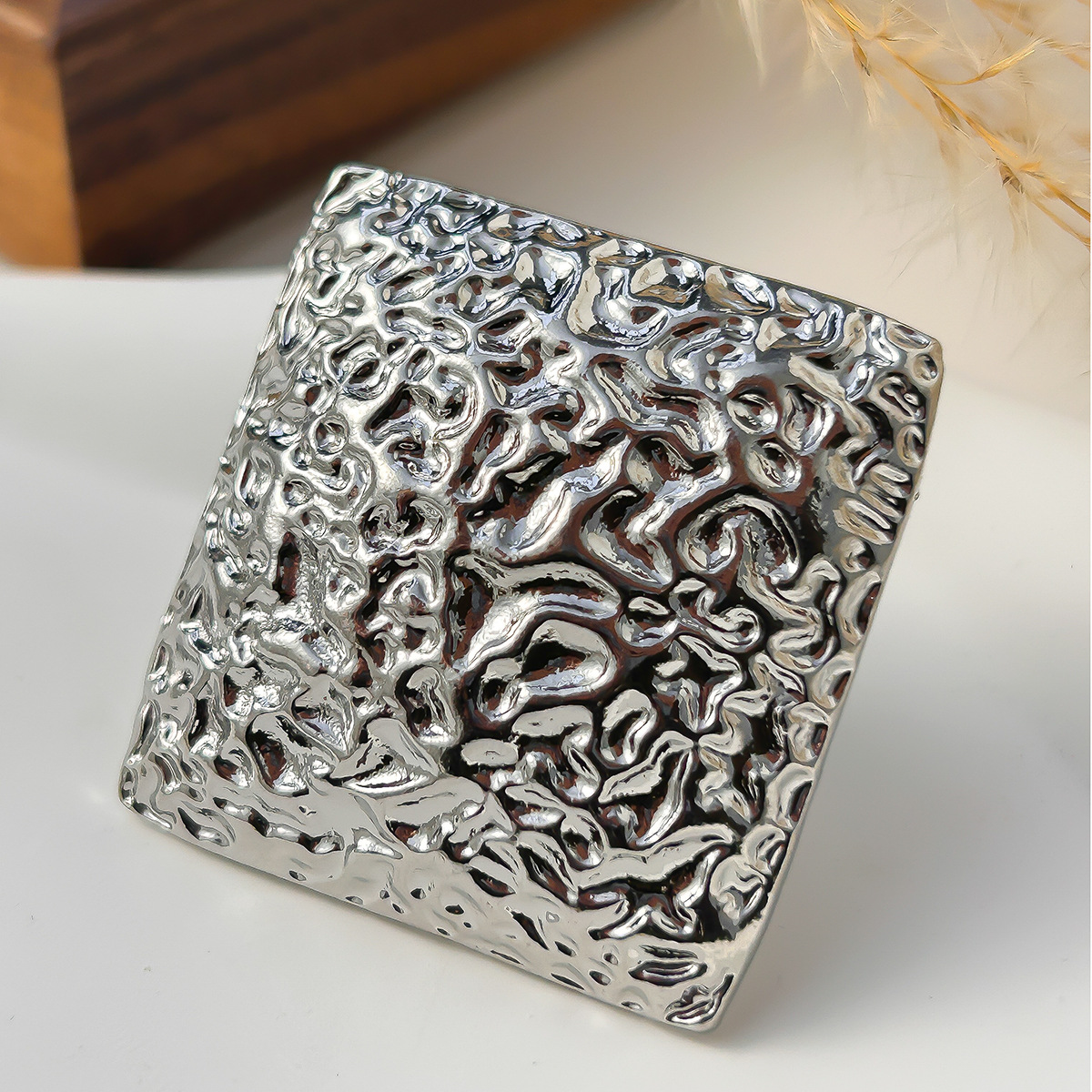 8:04 white k ring 0856