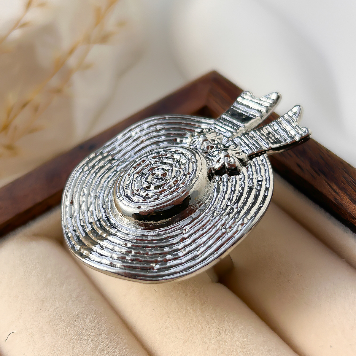 2:01 white k ring 0878