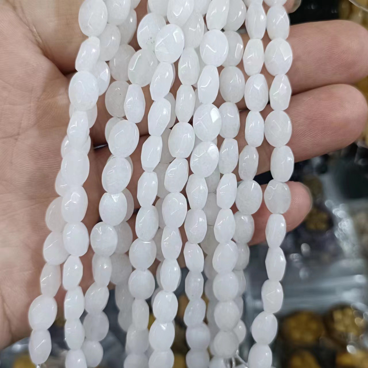 White Jade 6 * 8mm (about 25 pieces)