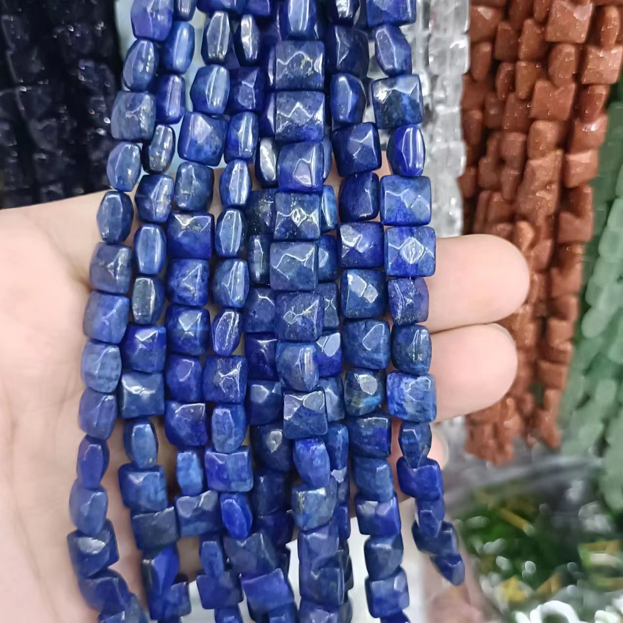 Lapis Lazuli 10*10 * 5mm (about 20 pieces)