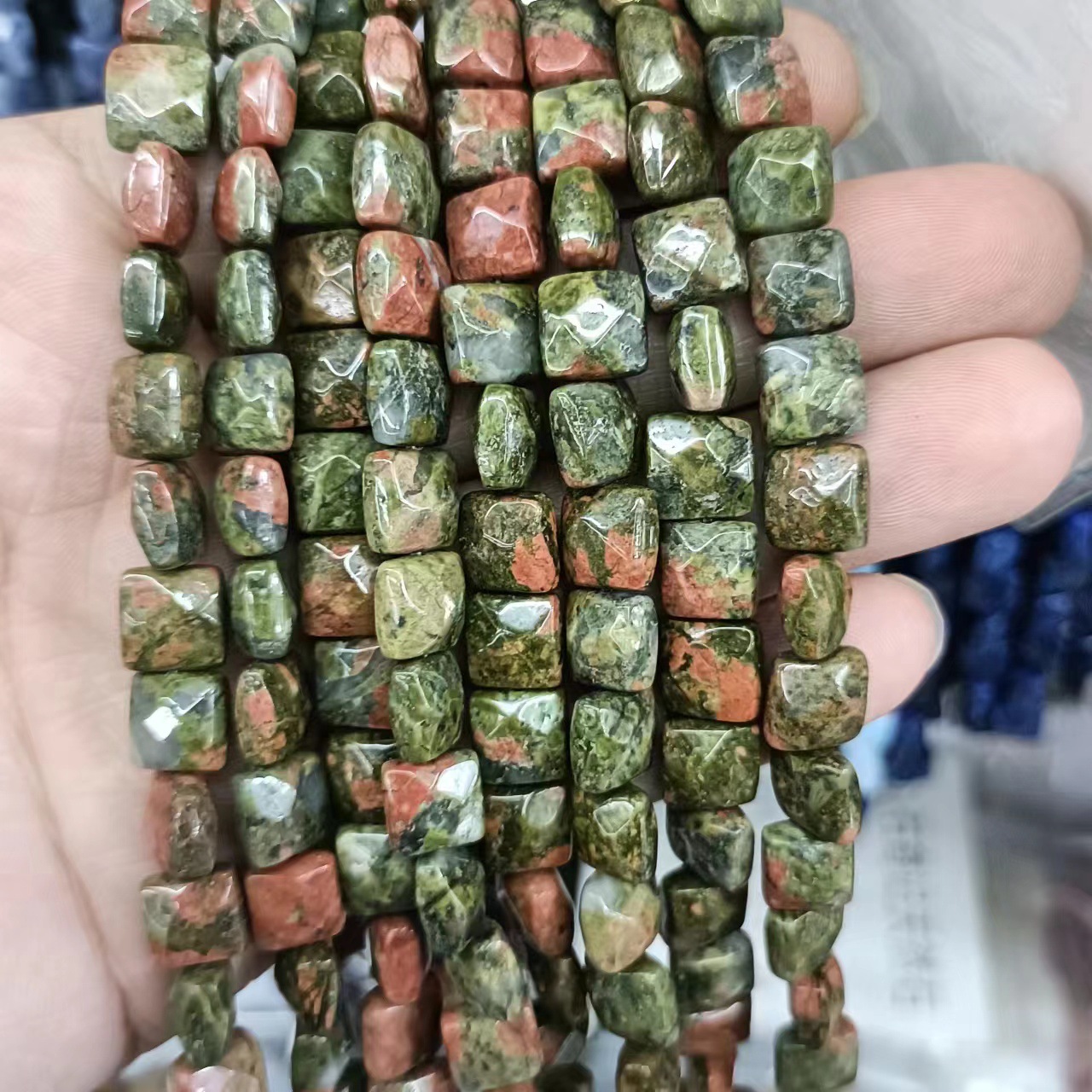 Unakite 8*8 * 5mm (about 25 pieces)