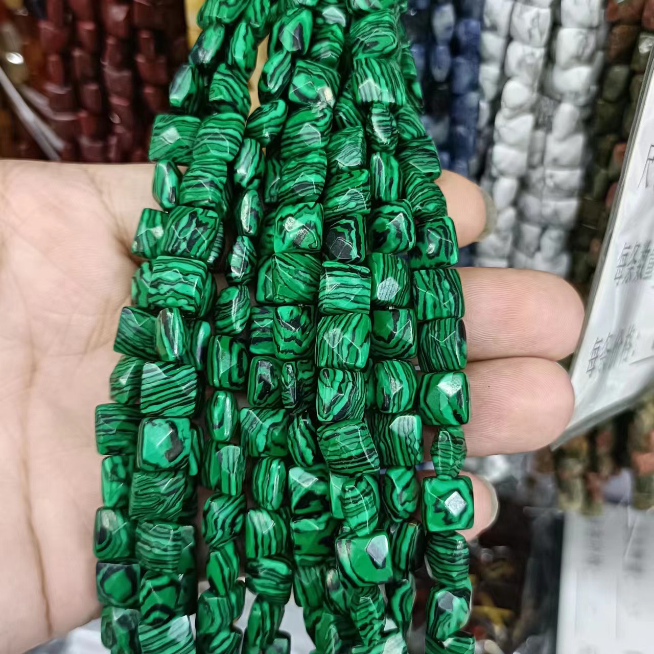 malachite 10*10 * 5mm (about 20 pieces)