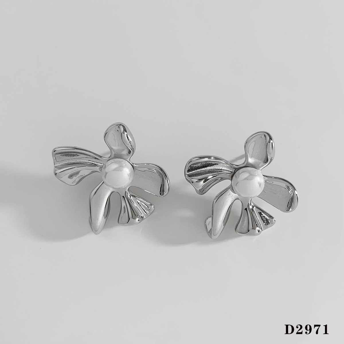 4:Silver earrings d2971