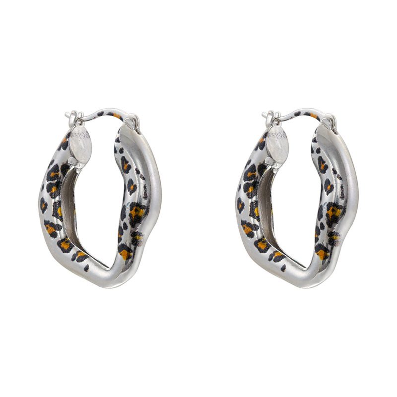 2:Ve1593 white gold u-shaped leopard print earrings 1 pair