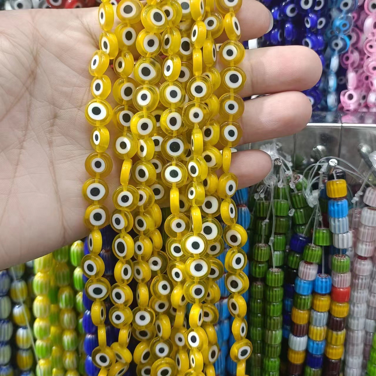 yellow 6mm (about 60 pieces)
