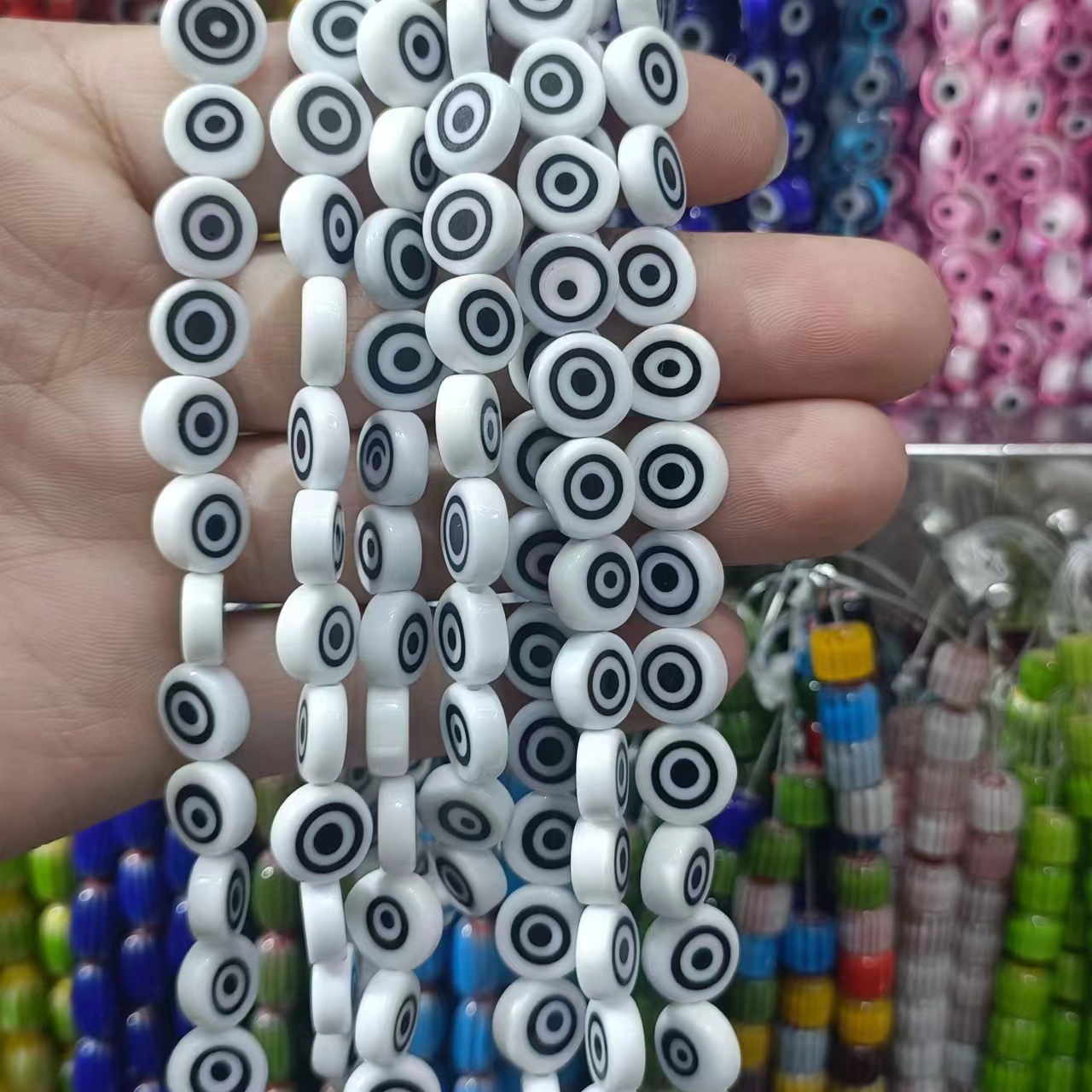 White and black 6mm (about 60 pieces)