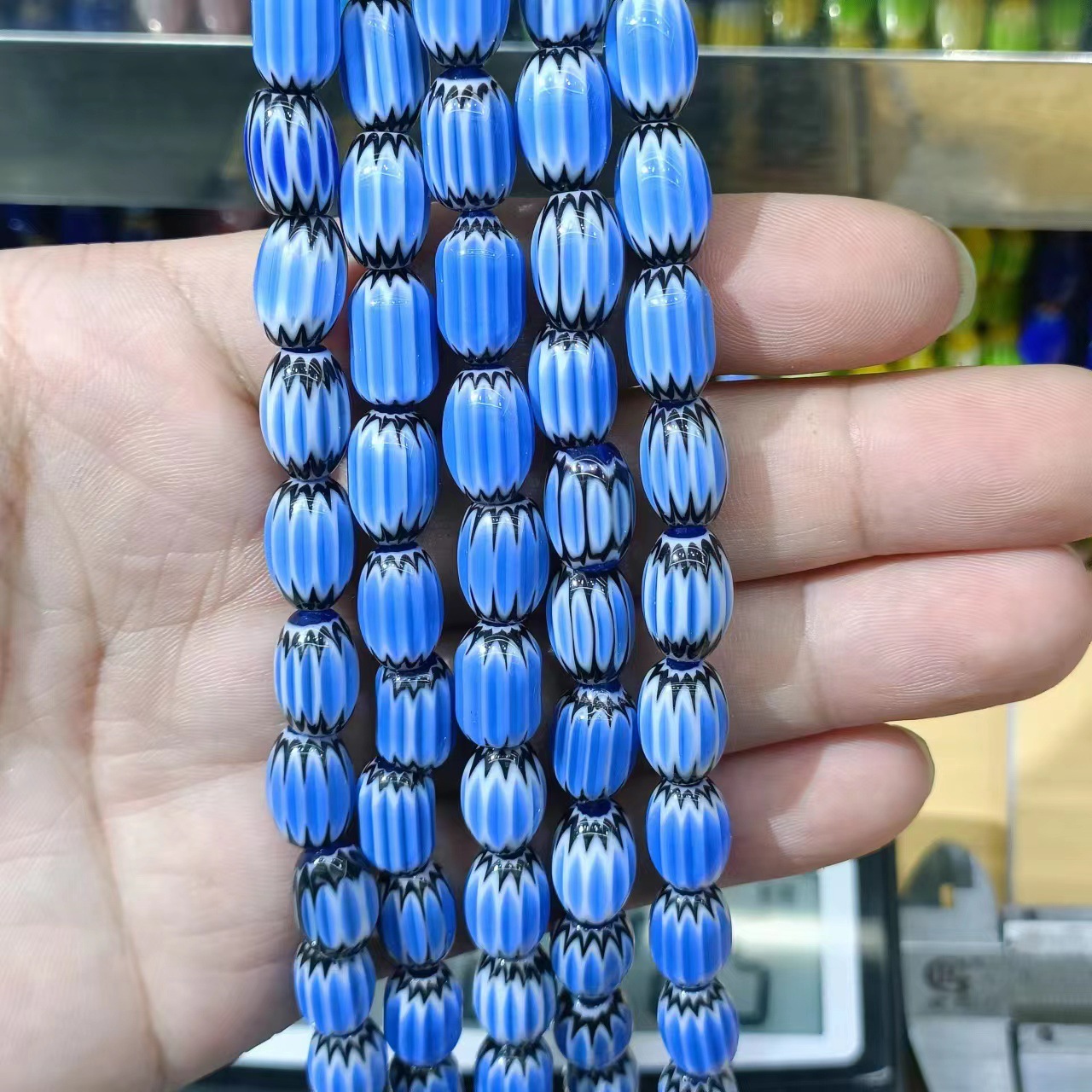 9:Light blue black flower