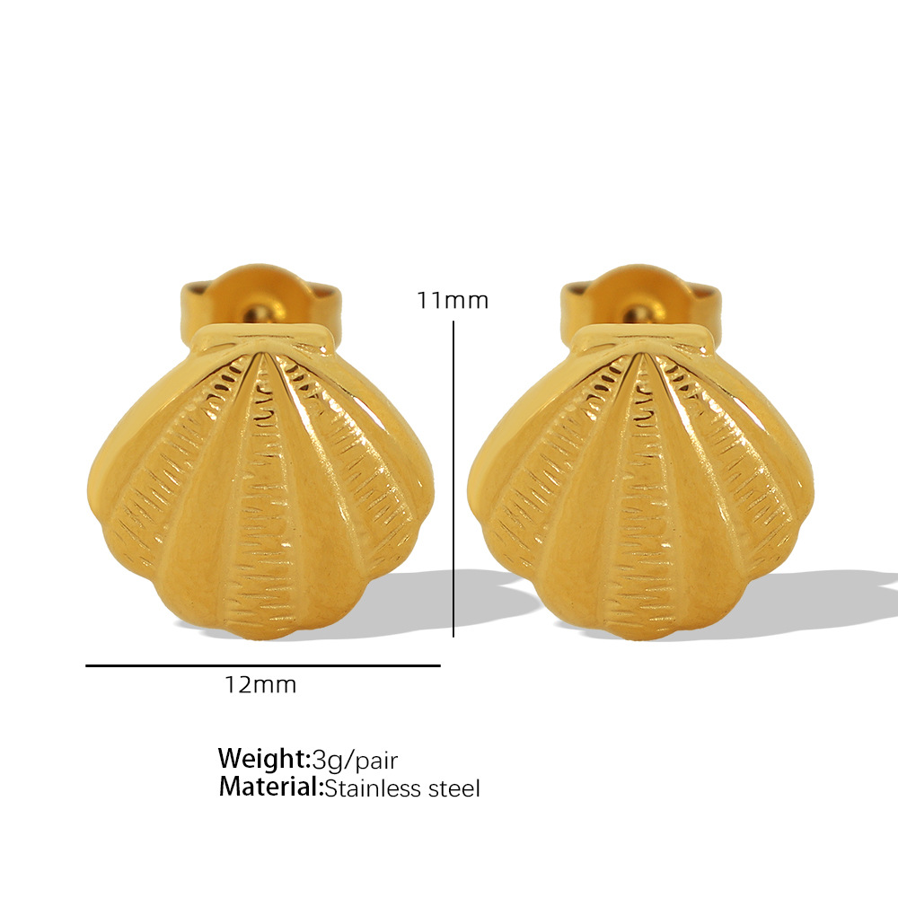 4:EH81 gold stud earrings