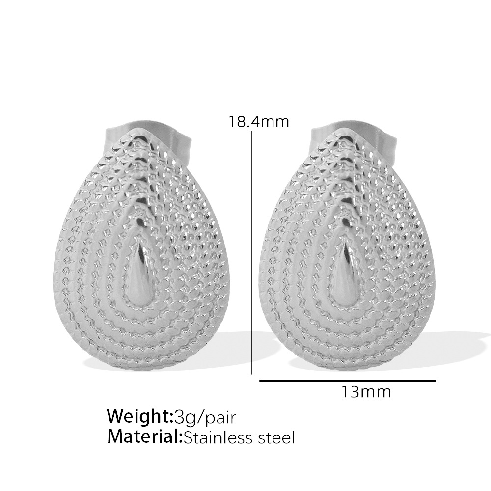 6:EH225 silver stud earrings