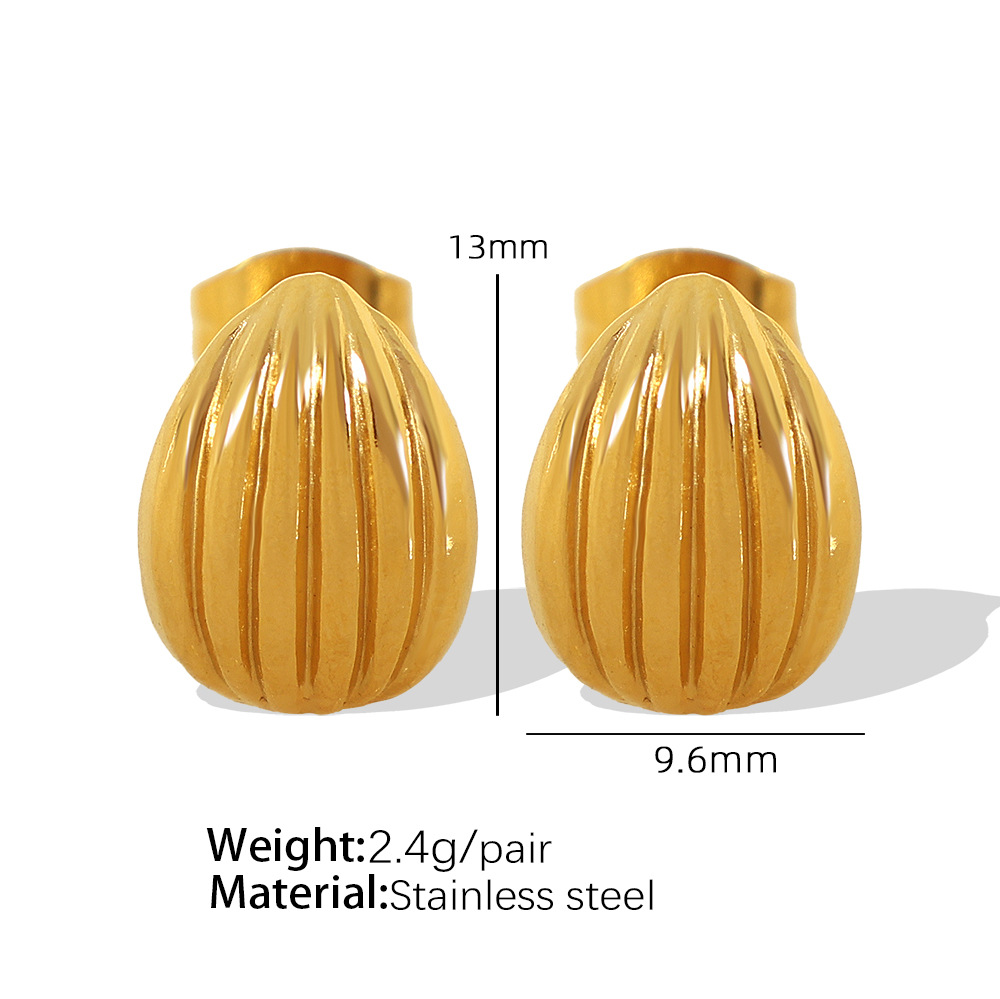 8:EH227 gold stud earrings