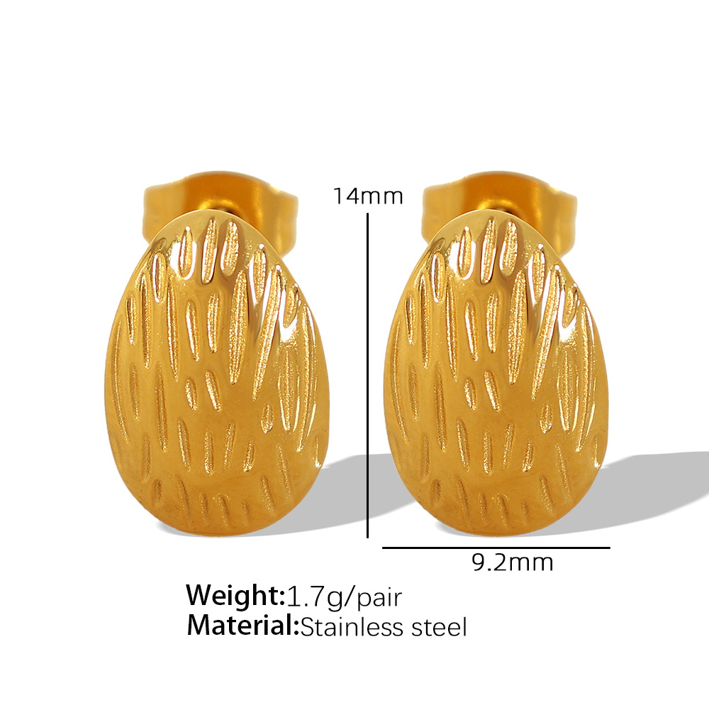 10:EH228 gold stud earrings