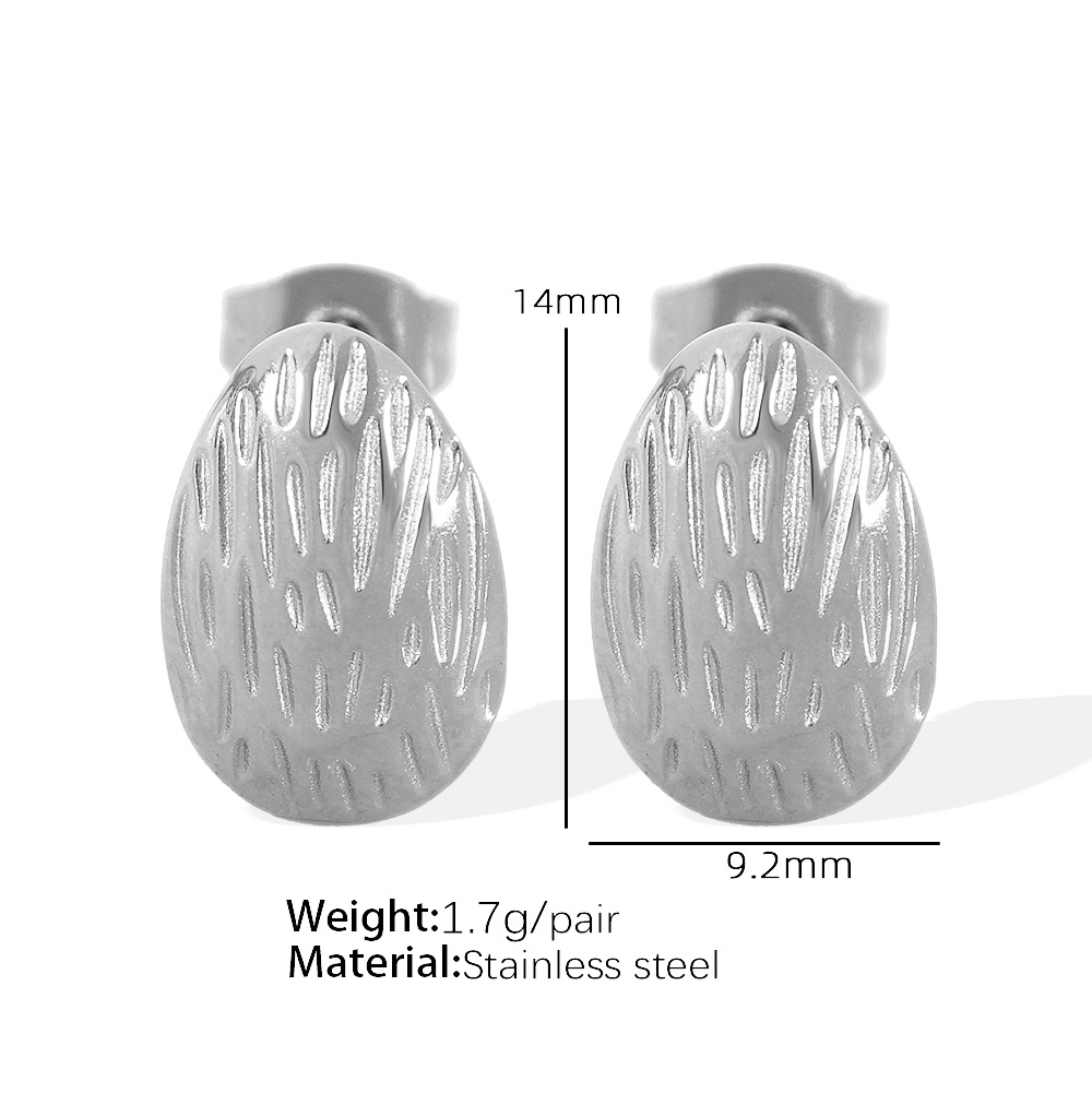11:EH228 silver stud earrings