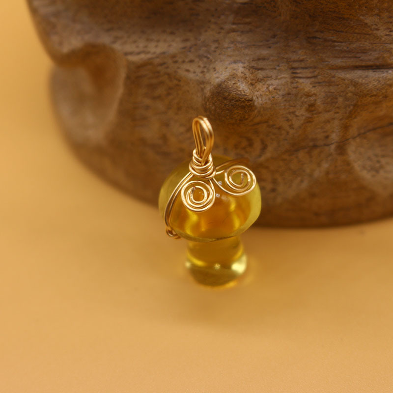 14:Light yellow glass