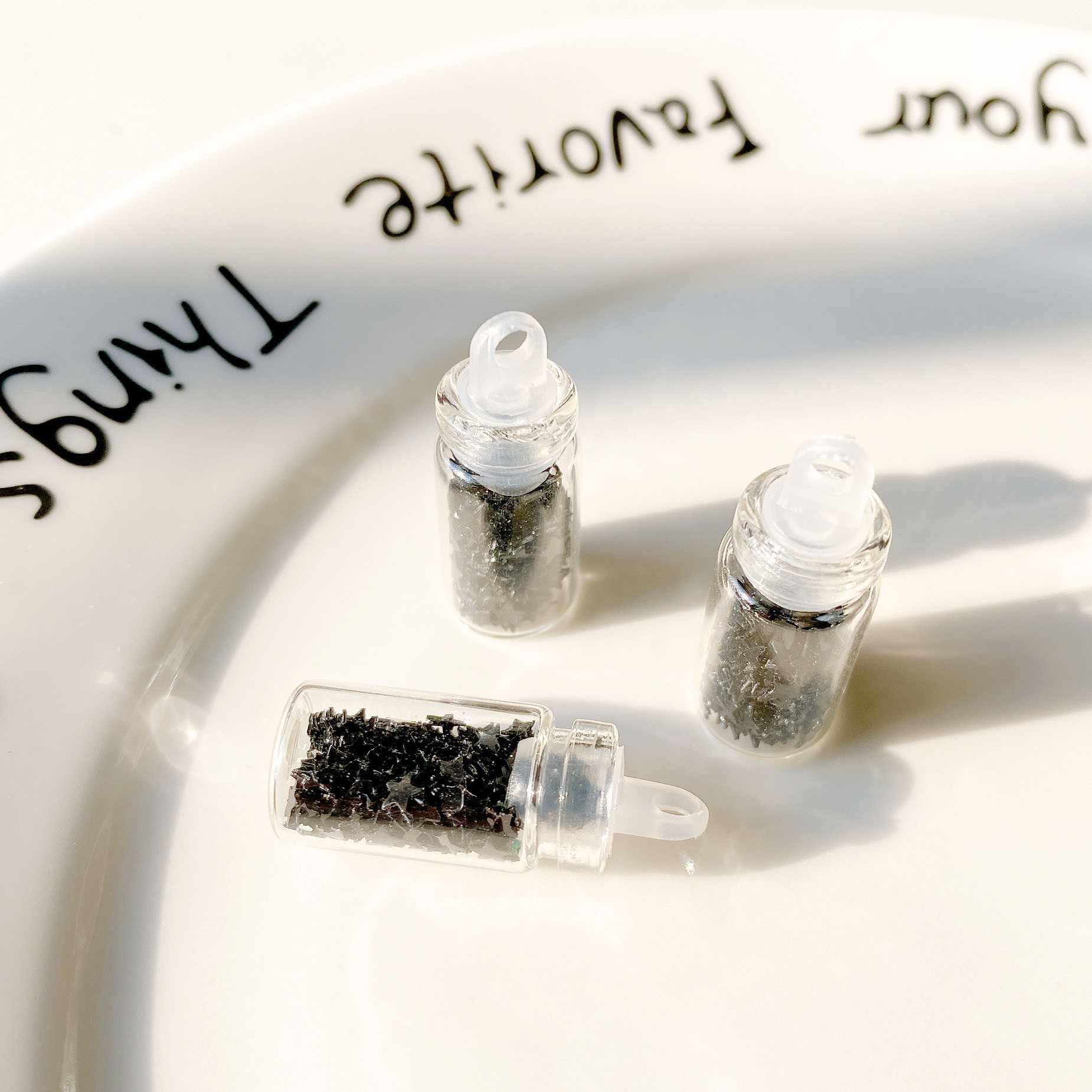 5:Black five-pointed star sequin glass bottle pendant