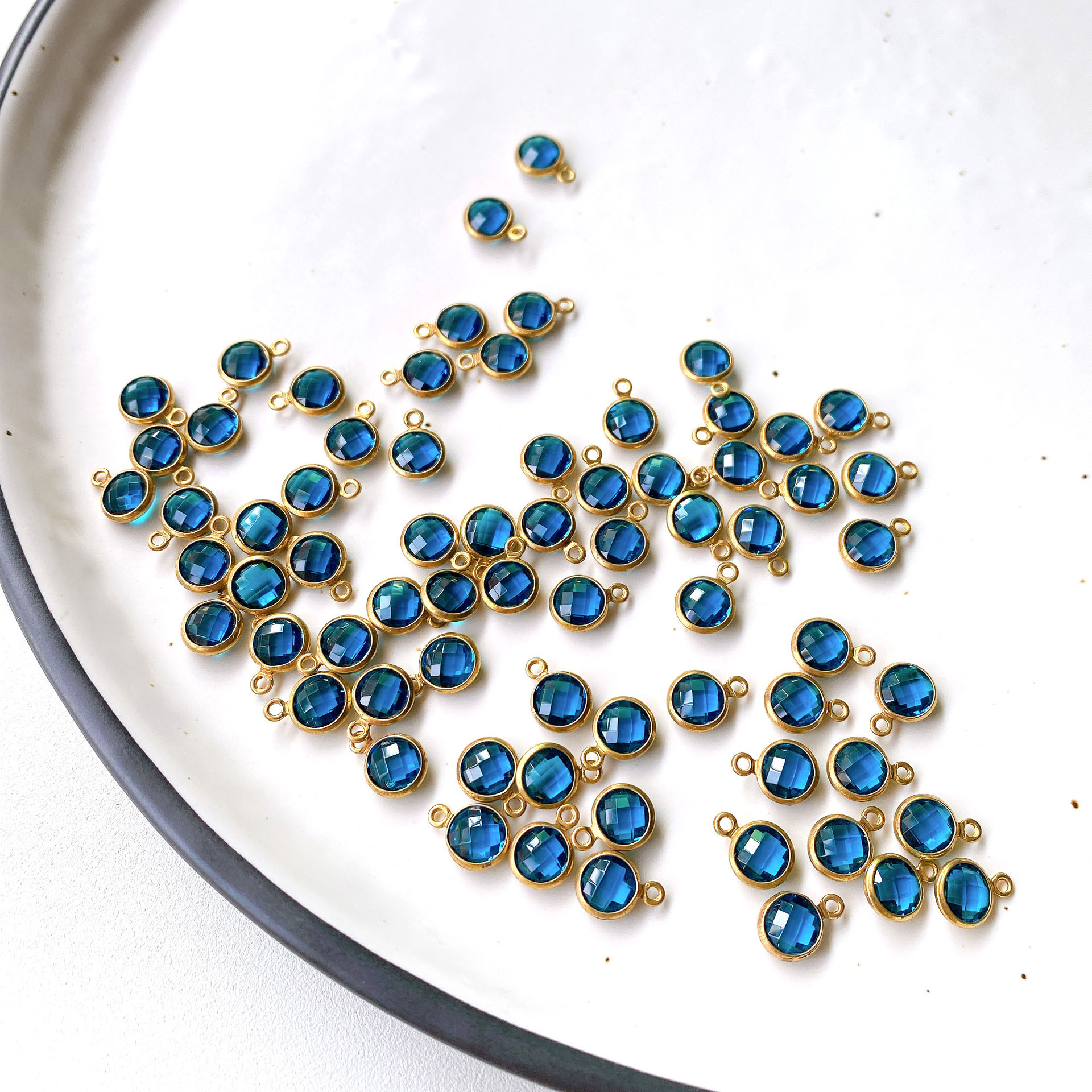 12:December hole blue