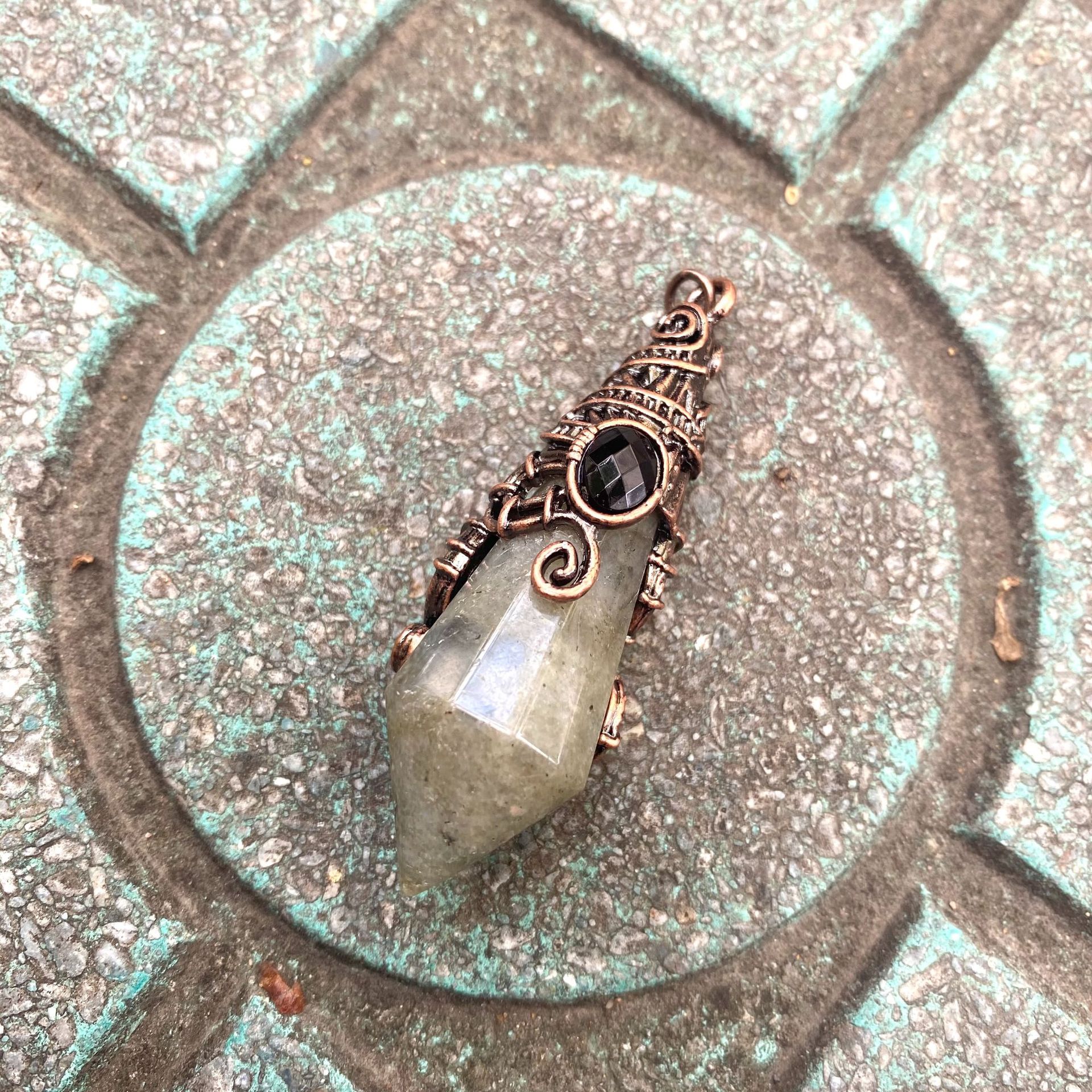 20:Antique bronze color labradorite