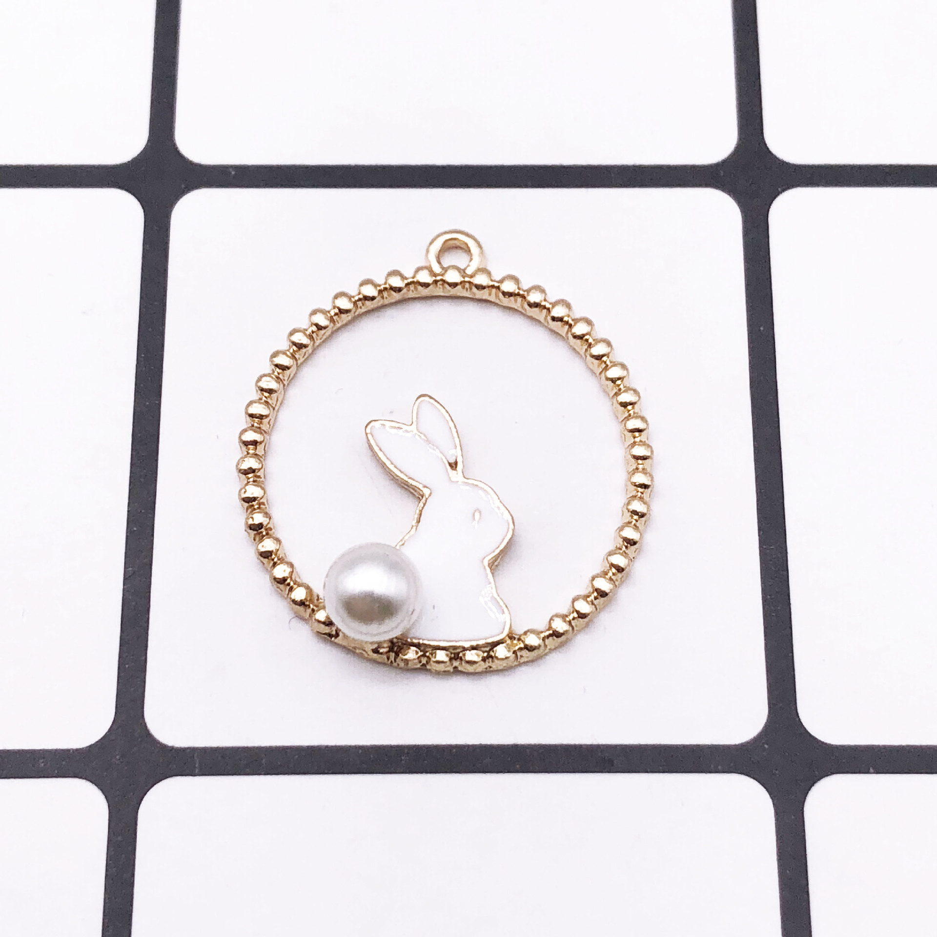 3:White Rabbit Pearl (23*25mm)