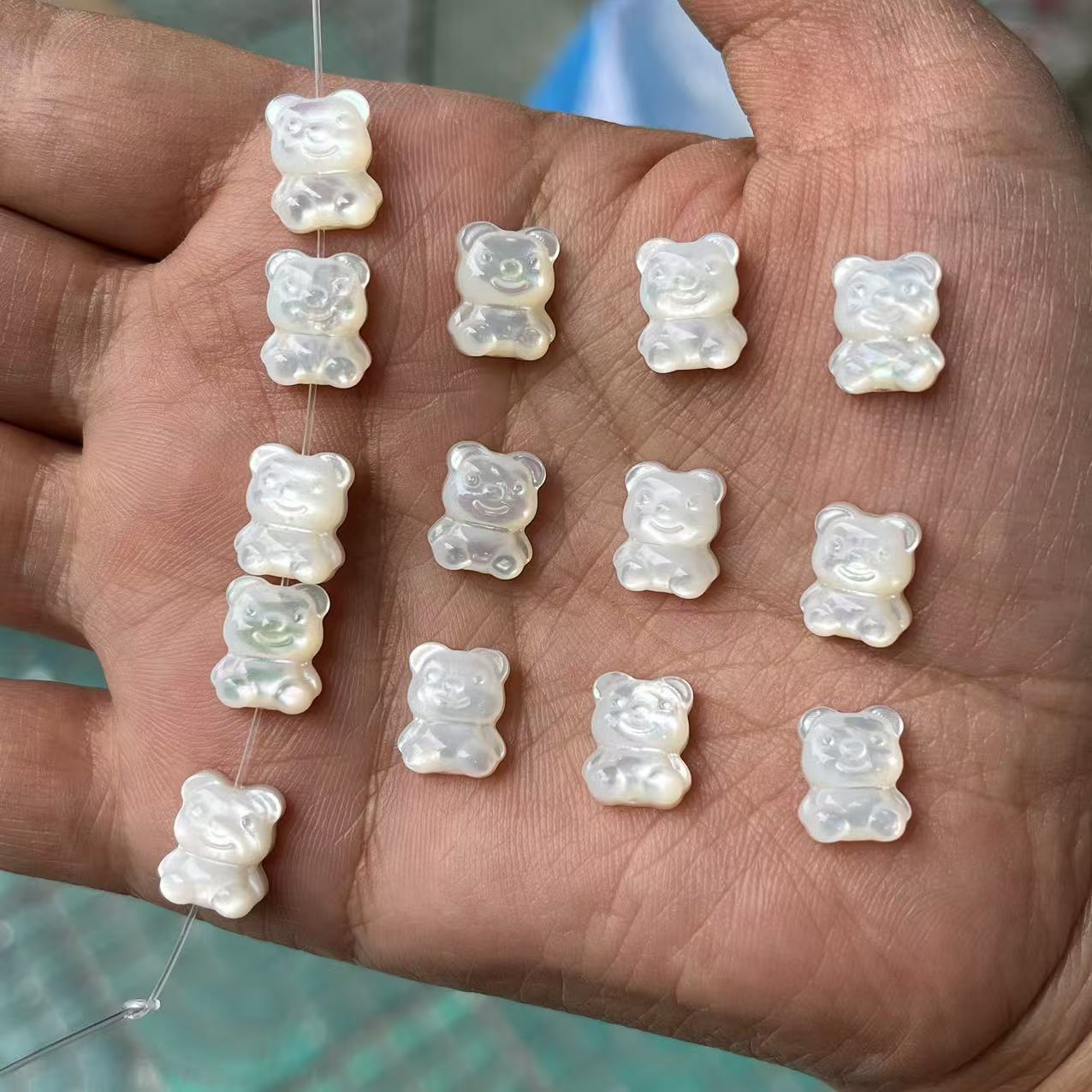 1:White butterfly shell Bear (with eyes)