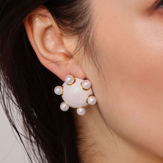 1:F1708-white earrings