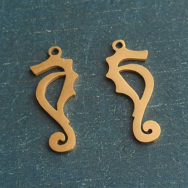 2:Gold pendant (785)