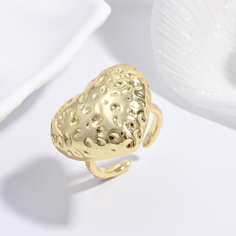 5:Vj715 gold hammered love ring