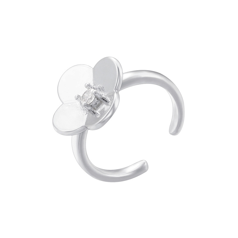 2:Vj705 white gold four-leaf clover ring