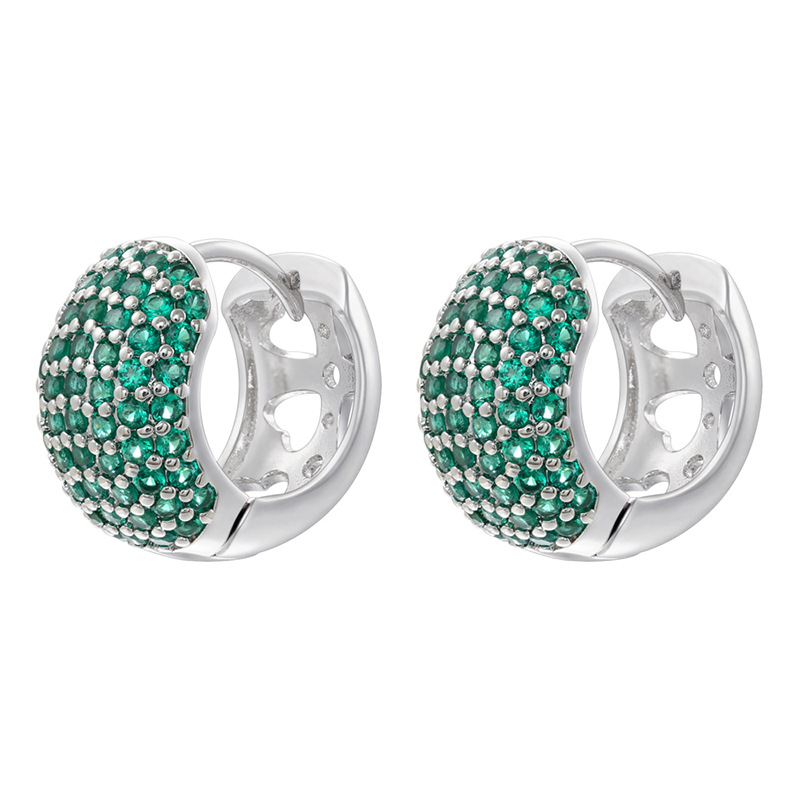 8:1 pair of white gold green diamonds