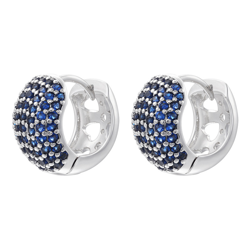 13:1 pair of white gold blue diamonds