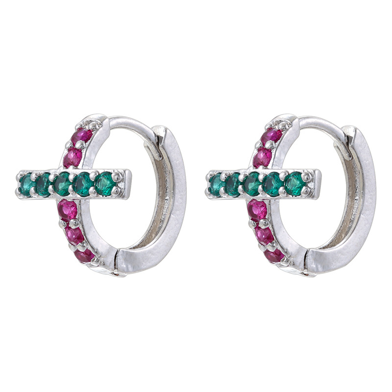 4:1 pair of white gold colored diamonds
