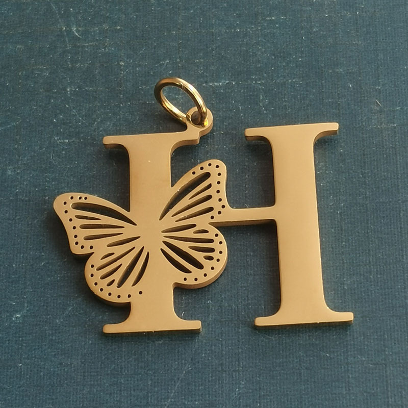34:H gold pendant