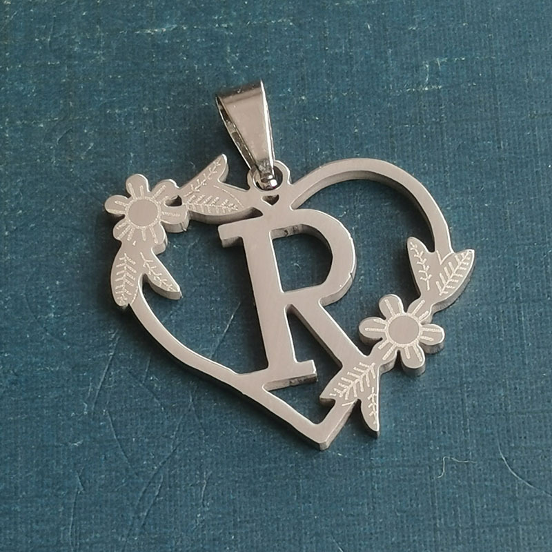 18:R silver pendant
