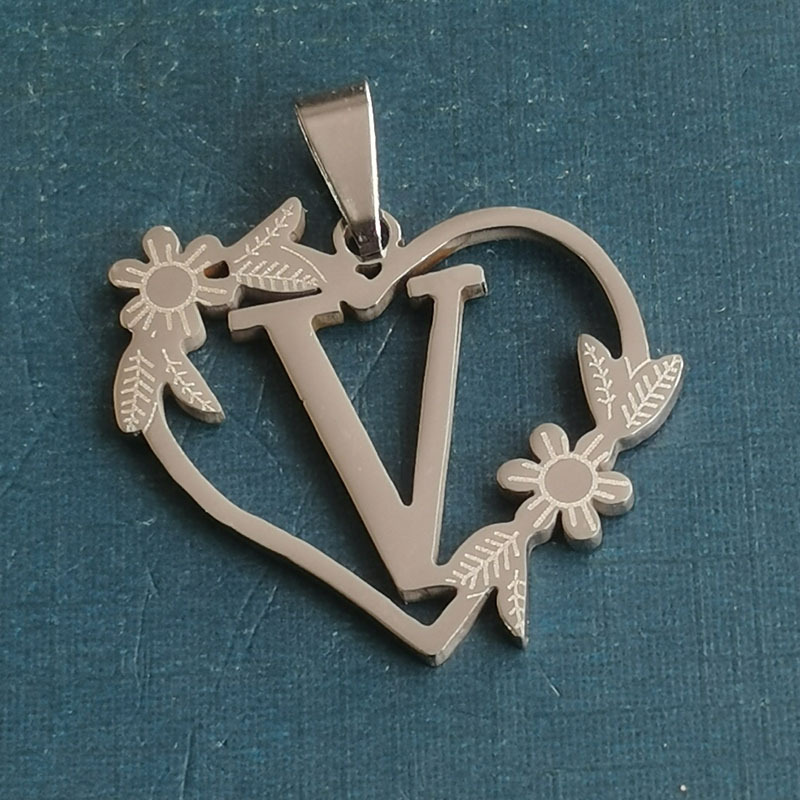 22:V silver pendant