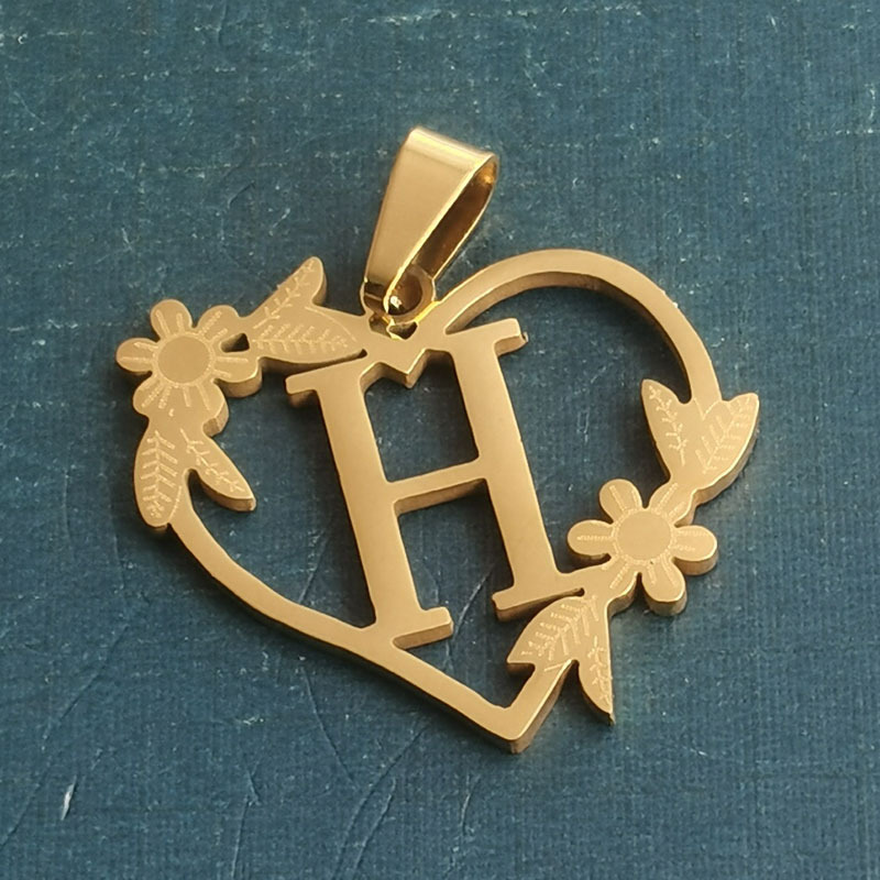 34:H gold pendant