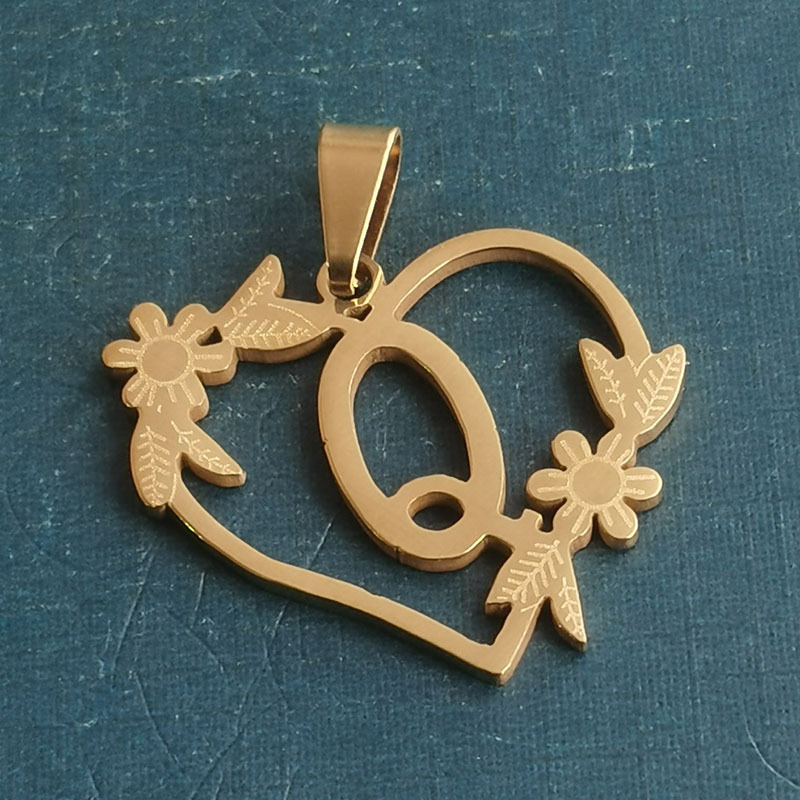 43:Q gold pendant