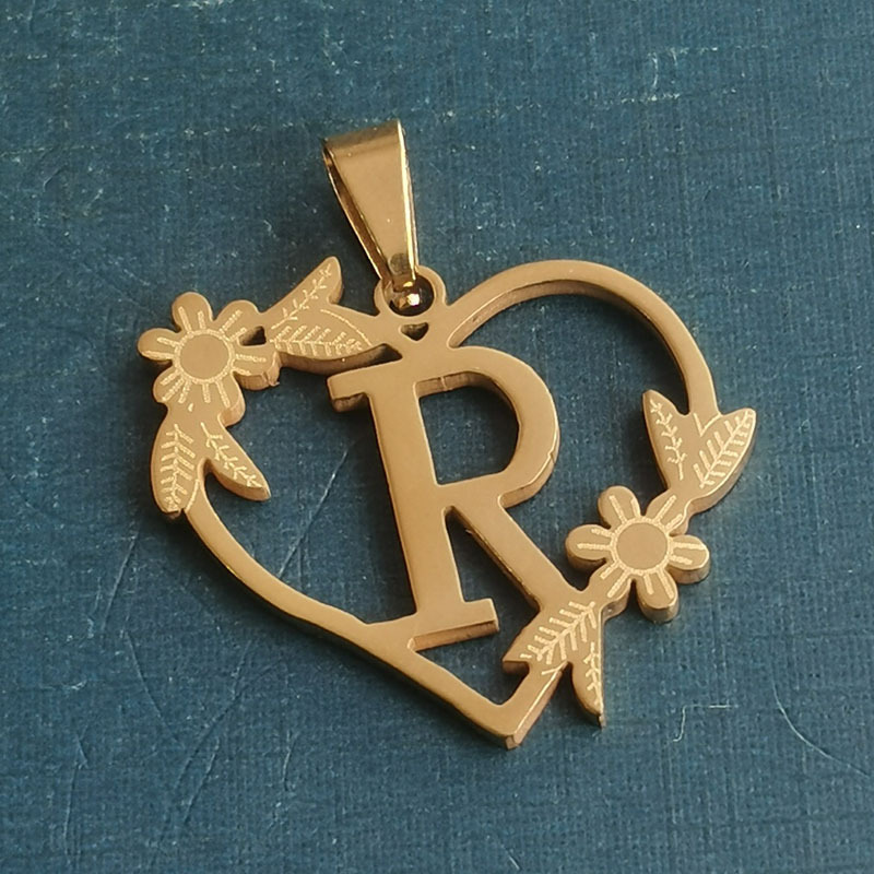 44:R gold pendant