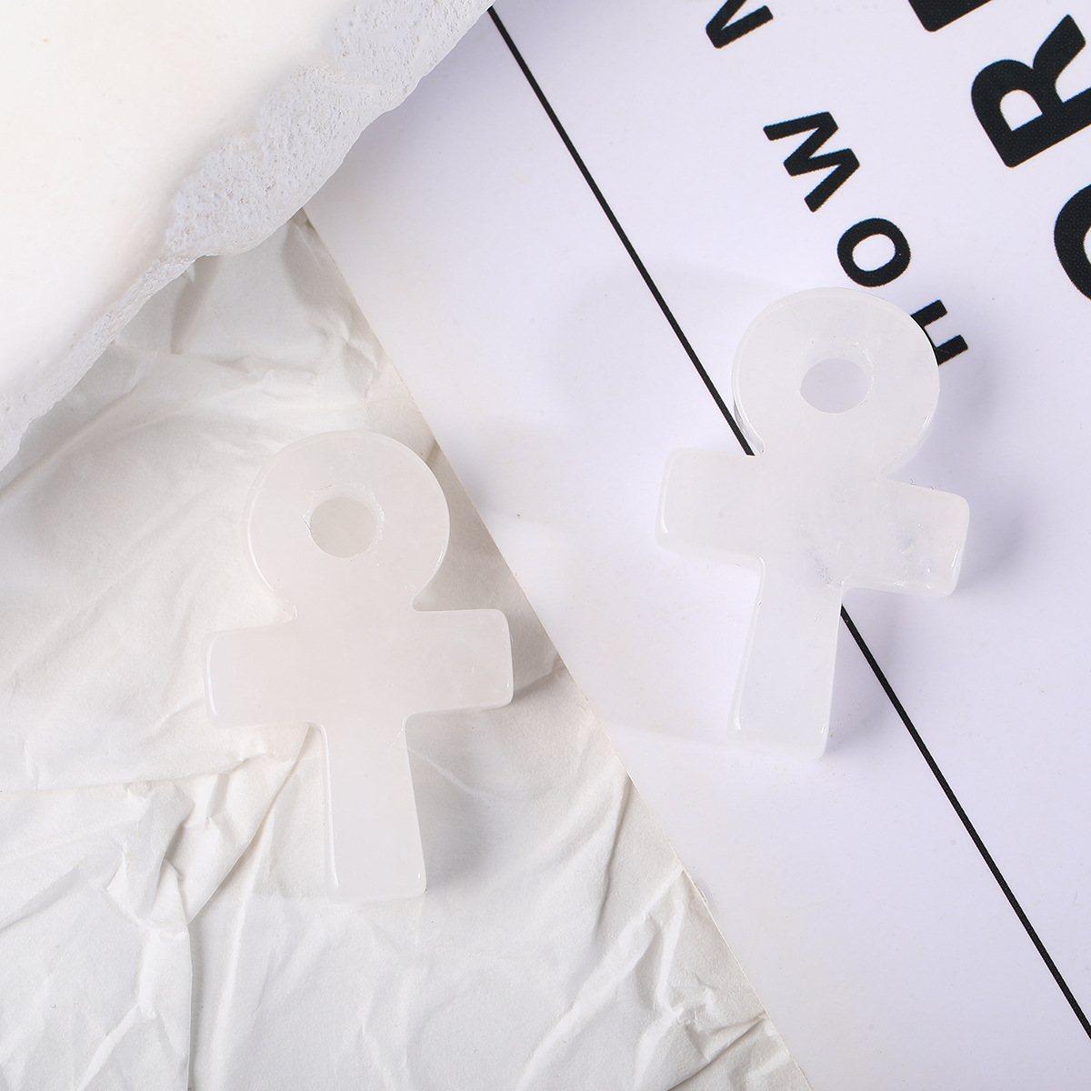 16:White crystal (single)