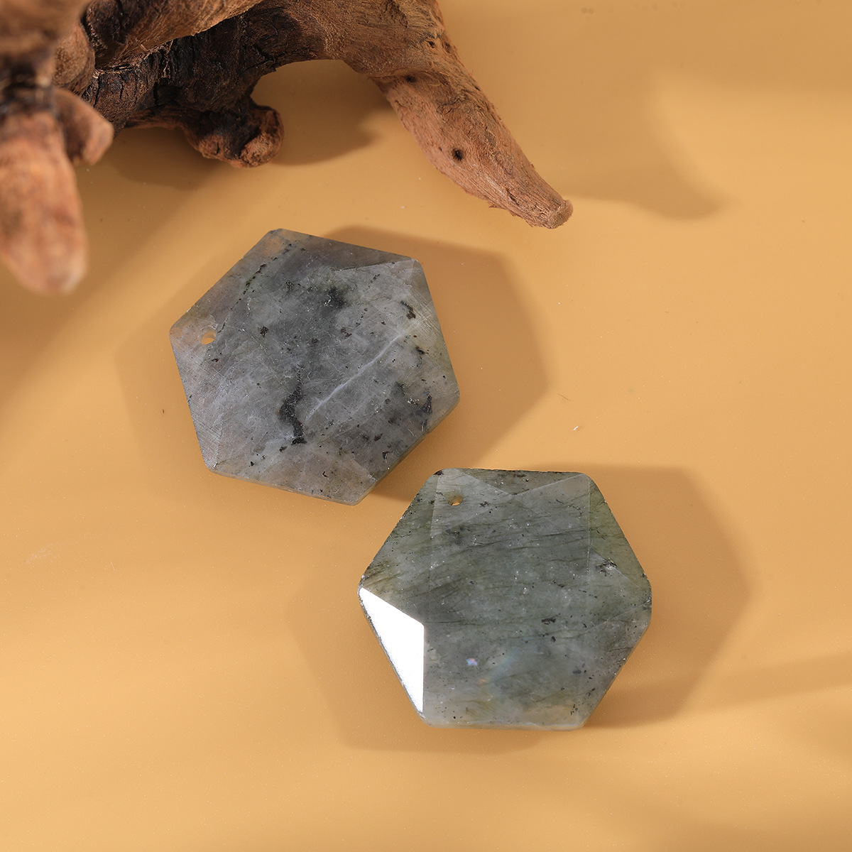 21:Labradorite (single)