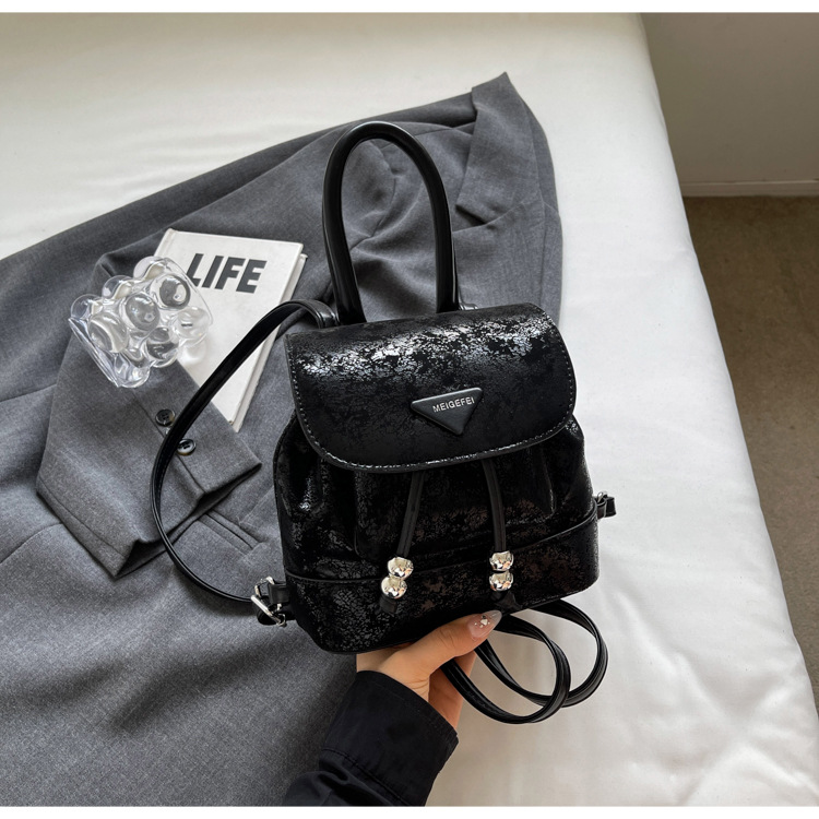 Black without pendant