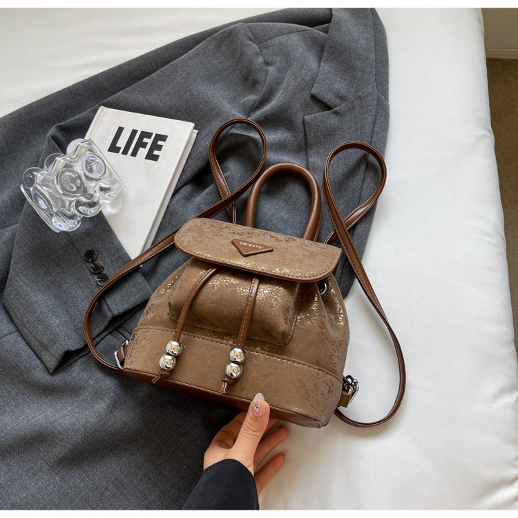 Brown without pendant