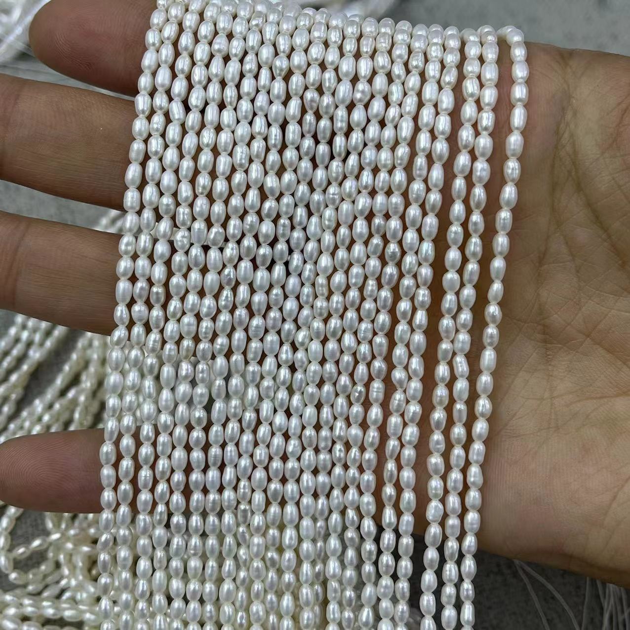 2.5-3mm/ about 90 pieces