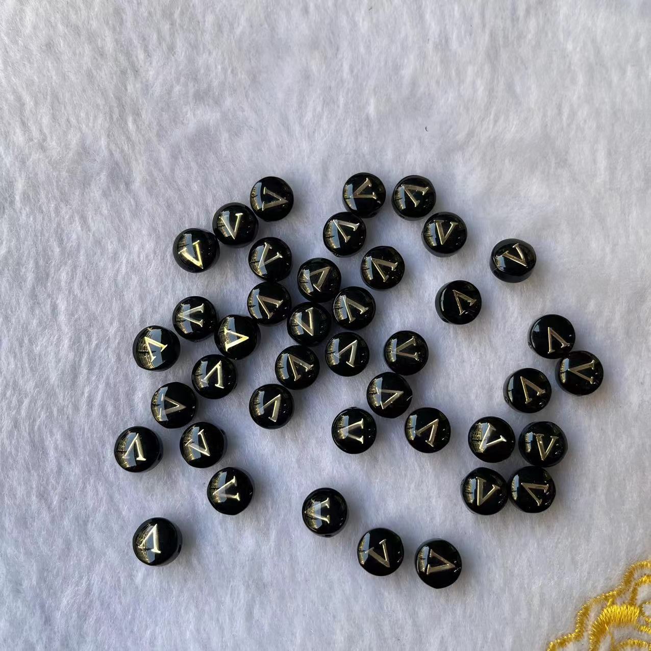 23:Letter V (10 pieces per bag)