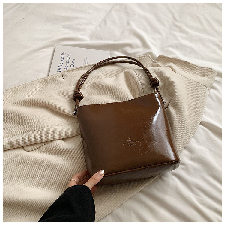 Brown without pendants