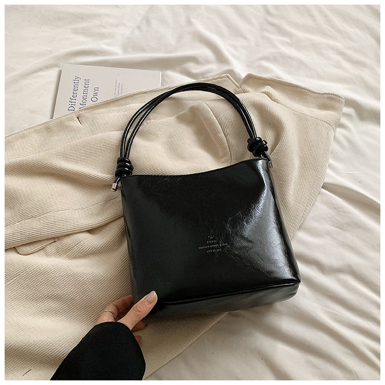 Brown without pendants