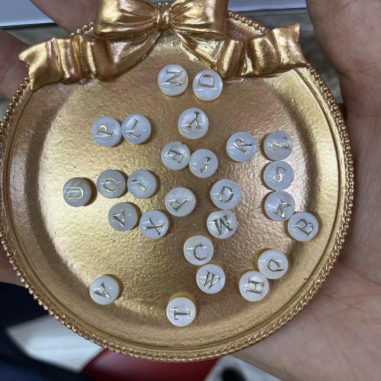 Letter C (10 pieces per bag) 6mm