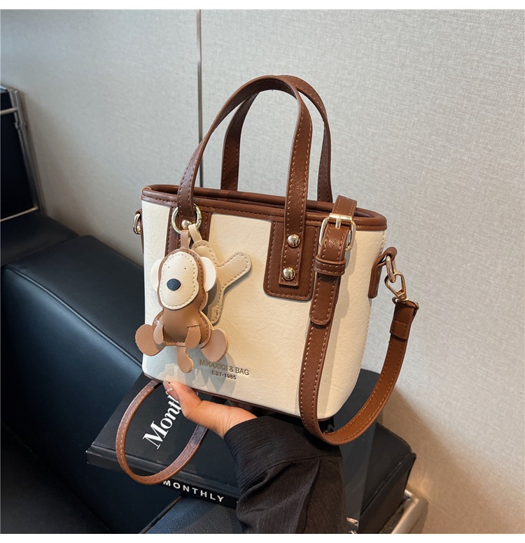 White coffee with pendant