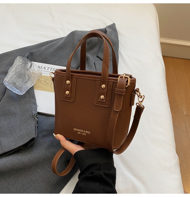 Brown without pendants