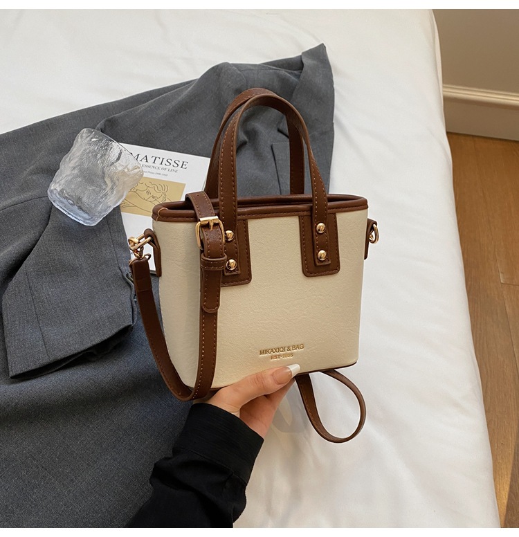 White and coffee without pendants