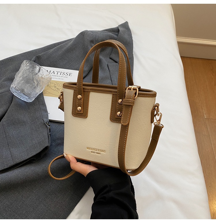 White and brown without pendants